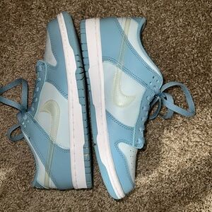 nike dunk low 
color: aura clear